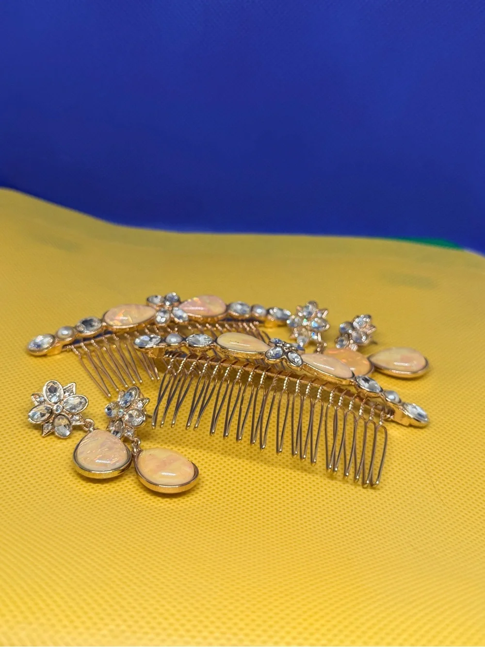 NWOT Elegant Iridescent Teardrop Hair Comb and Earring Set - Women Accessories
